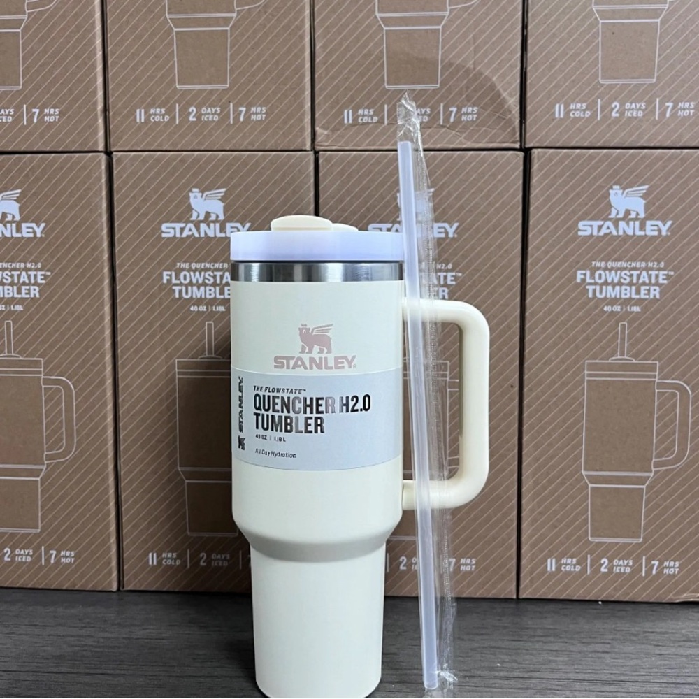 Stanley 40oz Quencher H2.0 FlowState Stainless Steel Vacuum Insulated Tumbler. - Picture 12 of 12